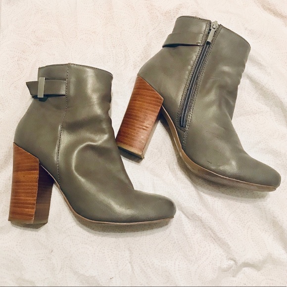 Express Faux Leather Gray Ankle Booties EUC!! - Picture 3 of 8